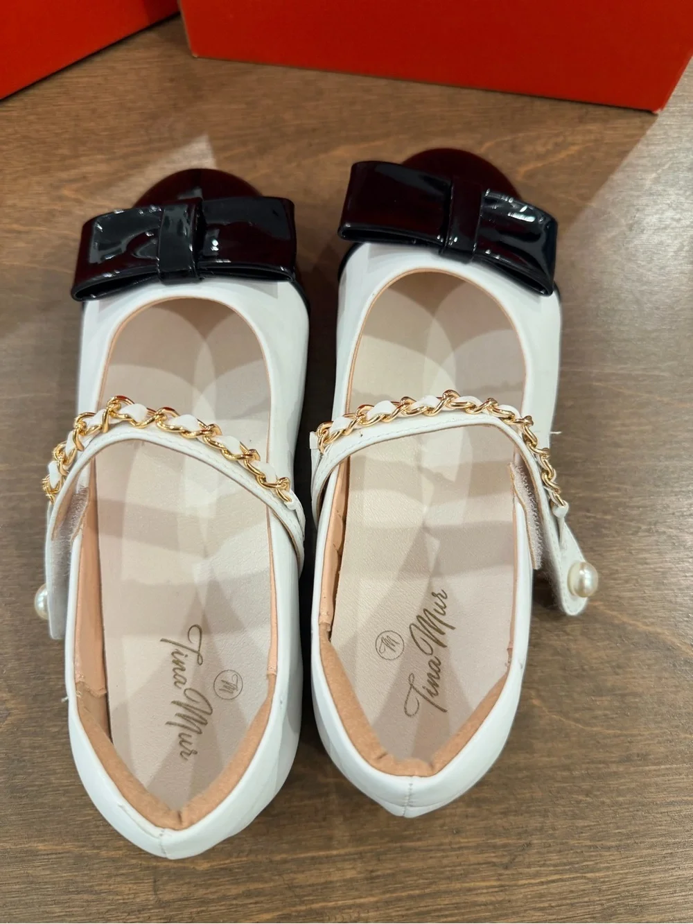 Tina Mur White and Black patent bow Mary Jane Flats size 34 Girls
